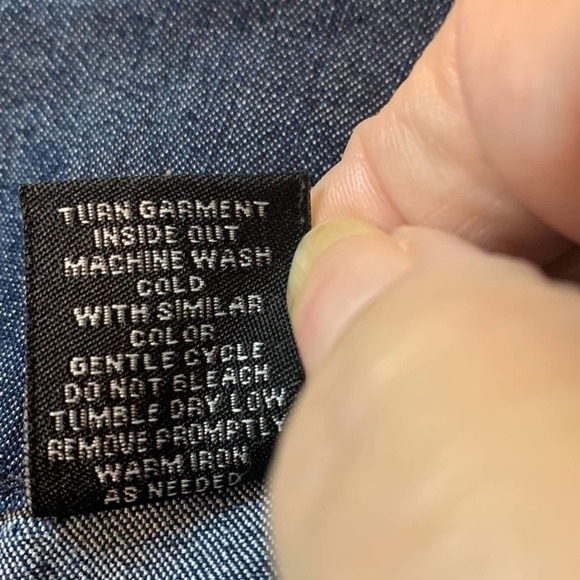 Larry Levine Petite Stretch Denim Capris. Size 4P. EUC. Faux pockets. Cute belt - Picture 8 of 8